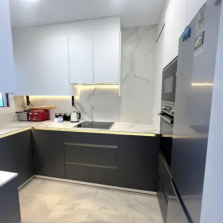 Apartment Seaview Retreat In The Heart Of